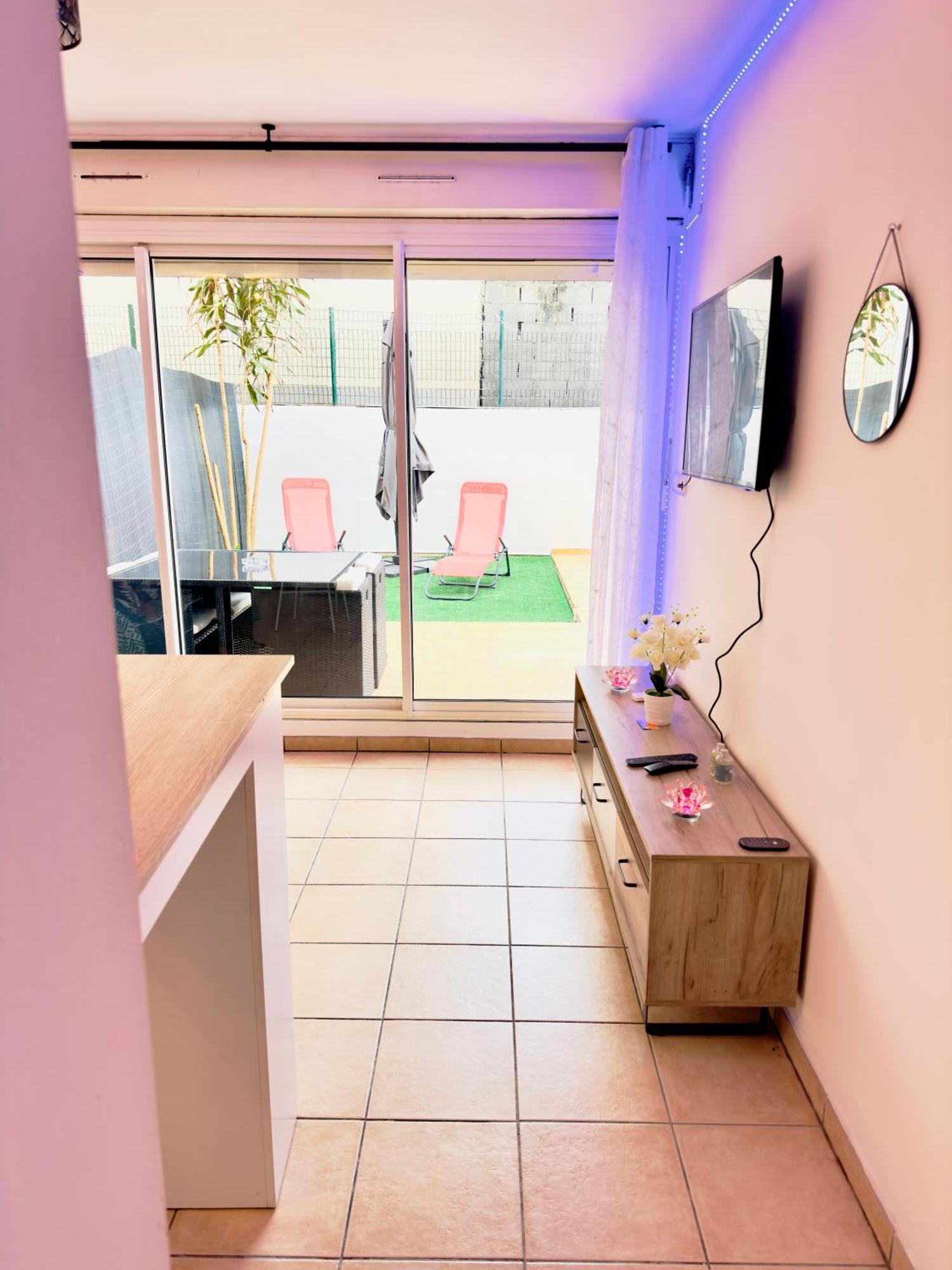 Le Petit Oasis Leilighet Saint-Denis Eksteriør bilde